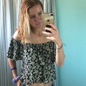 Daisy Print off the shoulder crop top